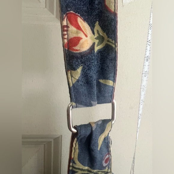 Williamsburg Marketplace Floral Blue Apron - Picture 9 of 13